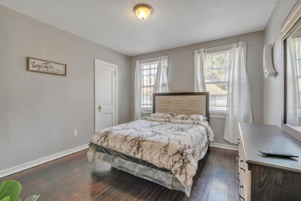 Comfy Pet Friendly Home In Jacksonville Mins To Downtown'S Exterior photo